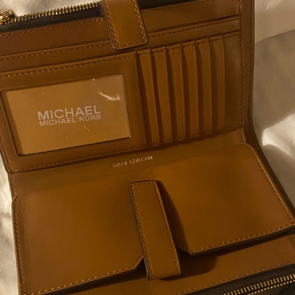 Michael Kors wallet - Picture 4 of 4